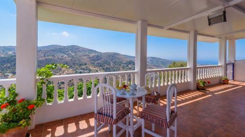 Villa Luc�a De Torrox By Ruralidays