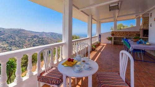 Villa Luc�a De Torrox By Ruralidays