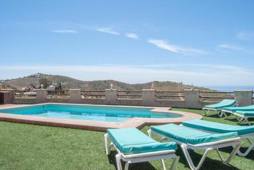 La Casa Roja Torrox 6 Hu�spedes Y Piscina Privada