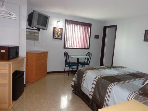 Happy Motel