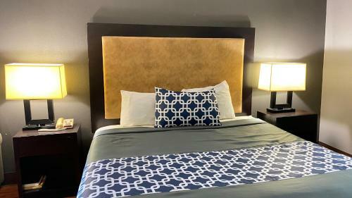 Motel Island Suites Bay City