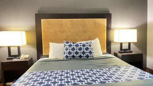 Motel Island Suites Bay City