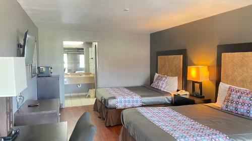 Motel Island Suites Bay City