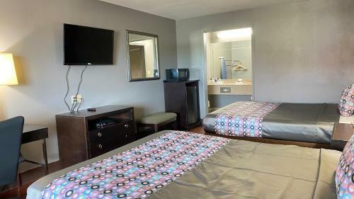 Motel Island Suites Bay City