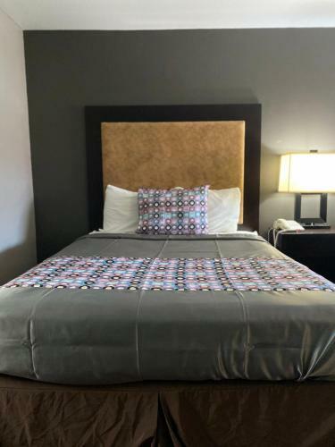 Motel Island Suites Bay City