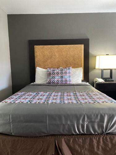 Motel Island Suites Bay City