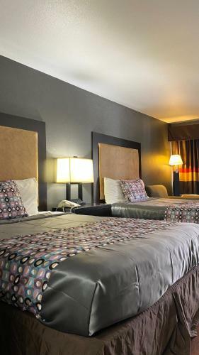 Motel Island Suites Bay City