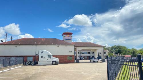 Motel Island Suites Bay City