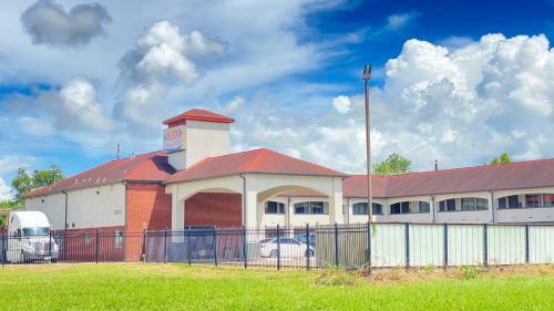 Motel Island Suites Bay City