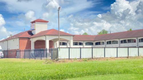 Motel Island Suites Bay City