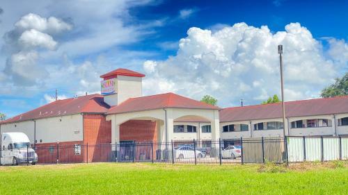 Motel Island Suites Bay City