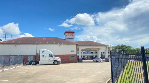 Motel Island Suites Bay City