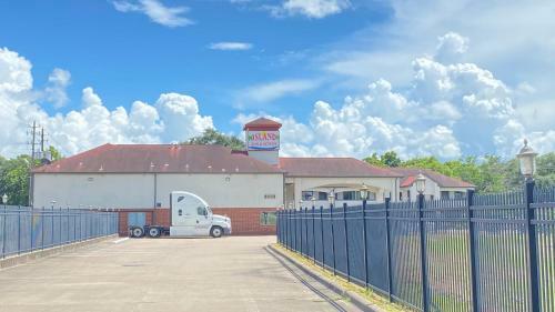 Motel Island Suites Bay City