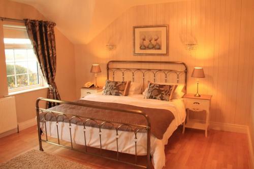 Lake House Hotel