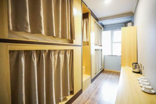 Alley Youth Hostel