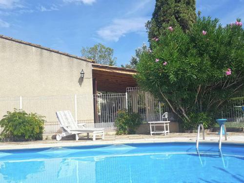 La Maison D � C�t�