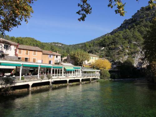 La Maison D � C�t�