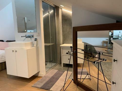 Luxury Village Attic And Suite In Shared Home