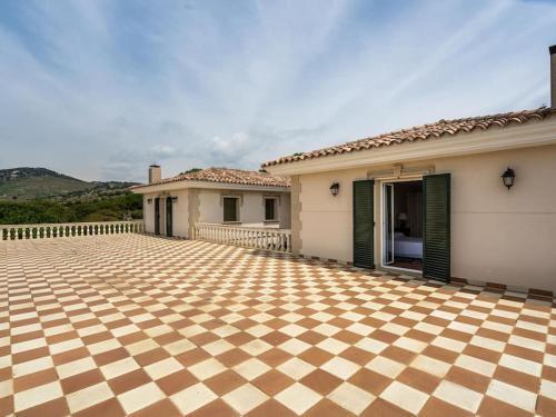 Villa Architectural Jewel Between Sea And Mountains