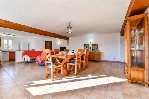 Apartamento Casa De Vacaciones Con Piscina Compartida