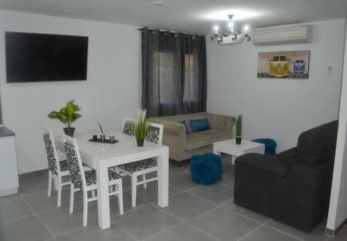 Sue�a Toledo