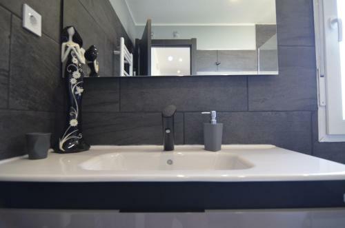 Sue�a Toledo