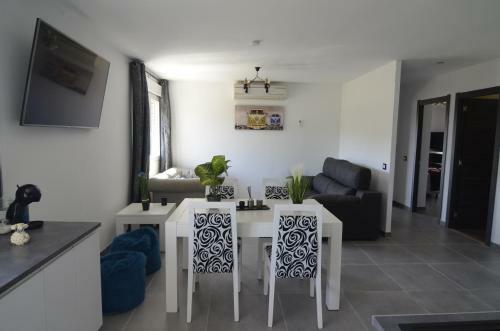 Sue�a Toledo