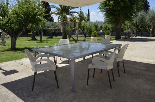 Sue�a Toledo