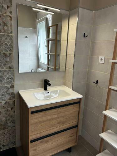 Sue�a Toledo