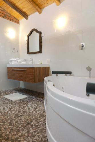 Hostal Hotel Campestre La Tomineja