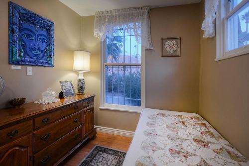 Royal Elizabeth Bed & Breakfast