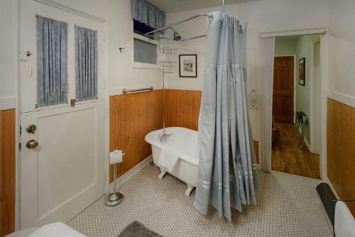 Royal Elizabeth Bed & Breakfast