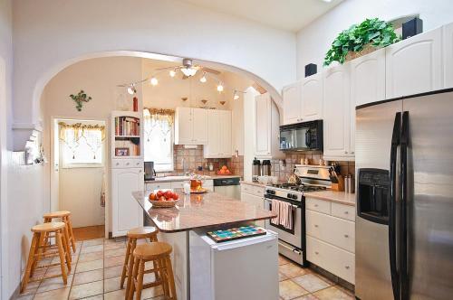 Royal Elizabeth Bed & Breakfast