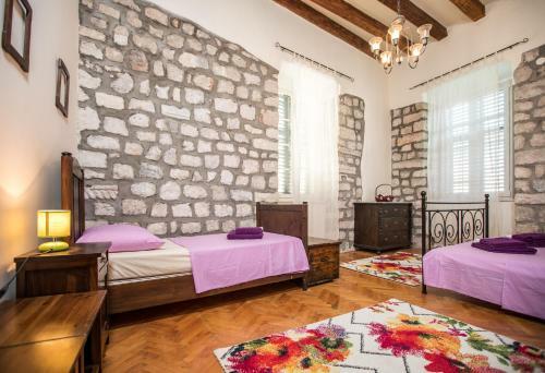 Old Palace Apartment
