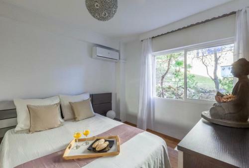 Sunny Seaview Apartment