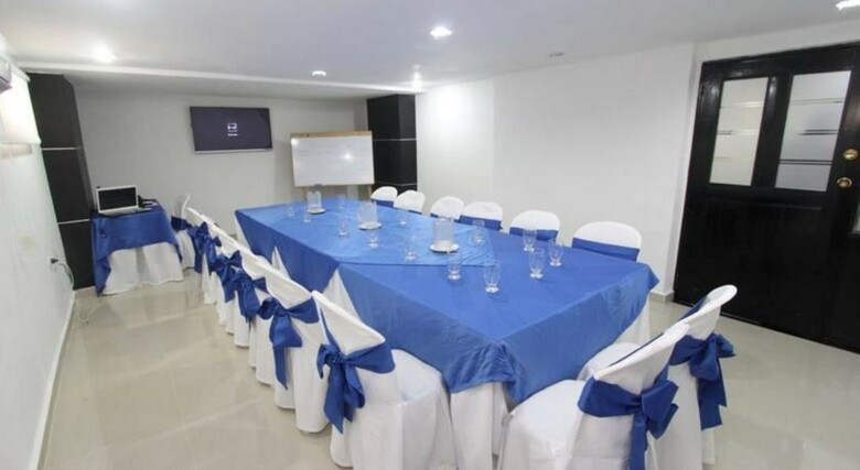 Hotel Puerta De Oro