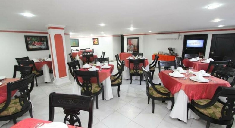 Hotel Puerta De Oro