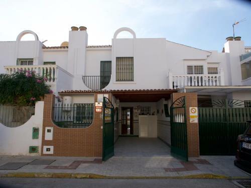 Chalet Adosado Cerca De La Playa