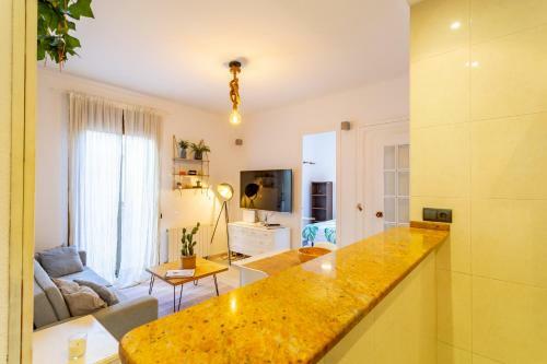 Cosy Apartment. 10min Walk To The Beach & Train