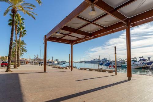 Cosy Apartment. 10min Walk To The Beach & Train