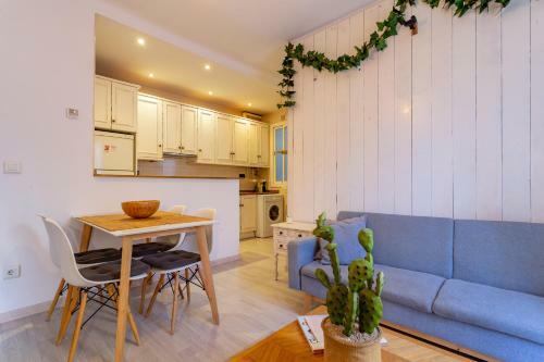 Cosy Apartment. 10min Walk To The Beach & Train