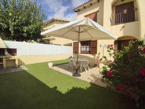 House With Pool / Garden / Bbq Beach