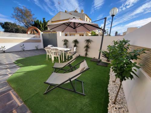 Sunny House Torrevieja With Communal Pool And Garden