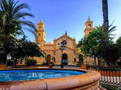 Sunny House Torrevieja With Communal Pool And Garden