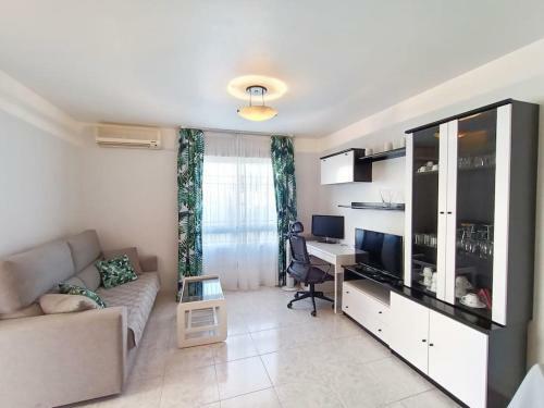 Sunny House Torrevieja With Communal Pool And Garden
