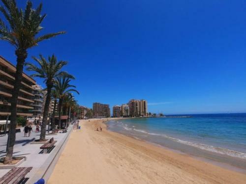 Sunny House Torrevieja With Communal Pool And Garden