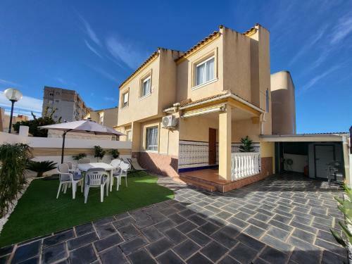 Sunny House Torrevieja With Communal Pool And Garden