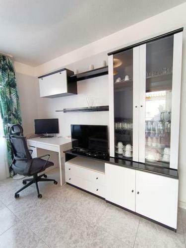 Sunny House Torrevieja With Communal Pool And Garden