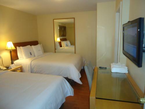 Posada Bayside Inn & Waterfront Suites
