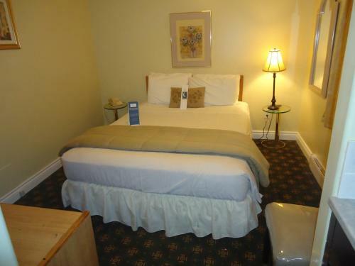 Posada Bayside Inn & Waterfront Suites